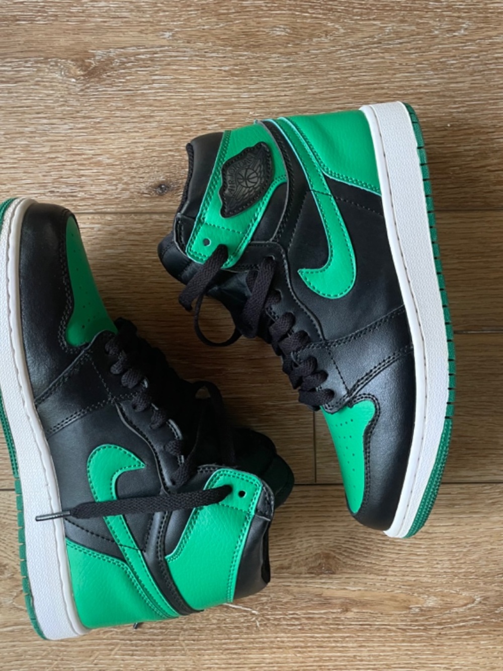 Nike Air Jordan Retro High OG Pine Green Size 6.5W